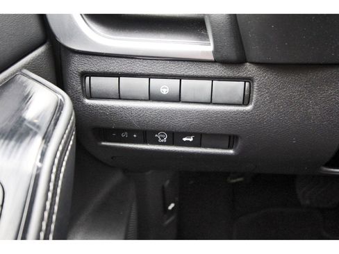 Used 2024 Nissan Rogue SV w/ SV Premium Package image 22