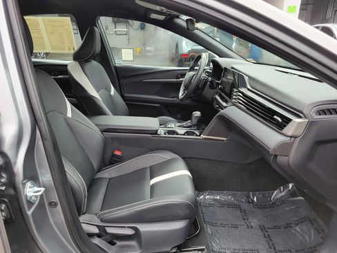 Used 2025 Toyota Camry SE FWD image 10