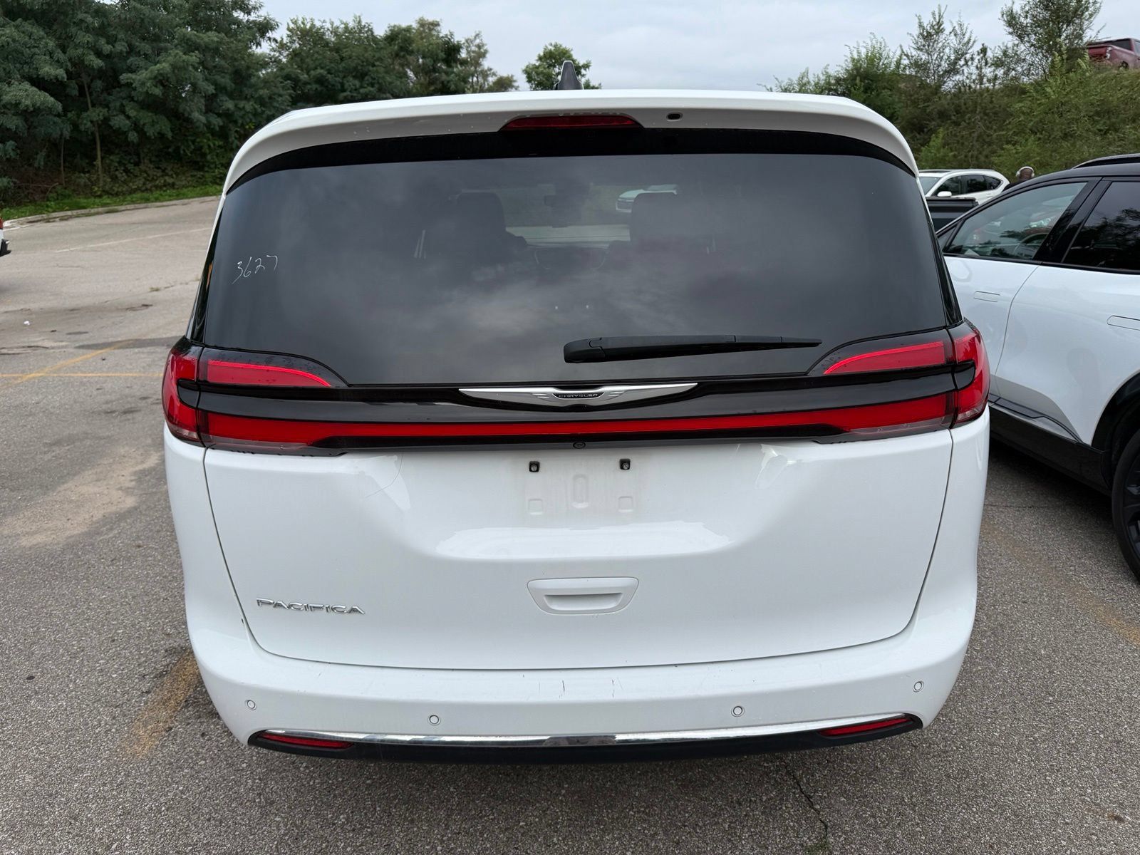 Used 2025 Chrysler Pacifica Select FWD image 3