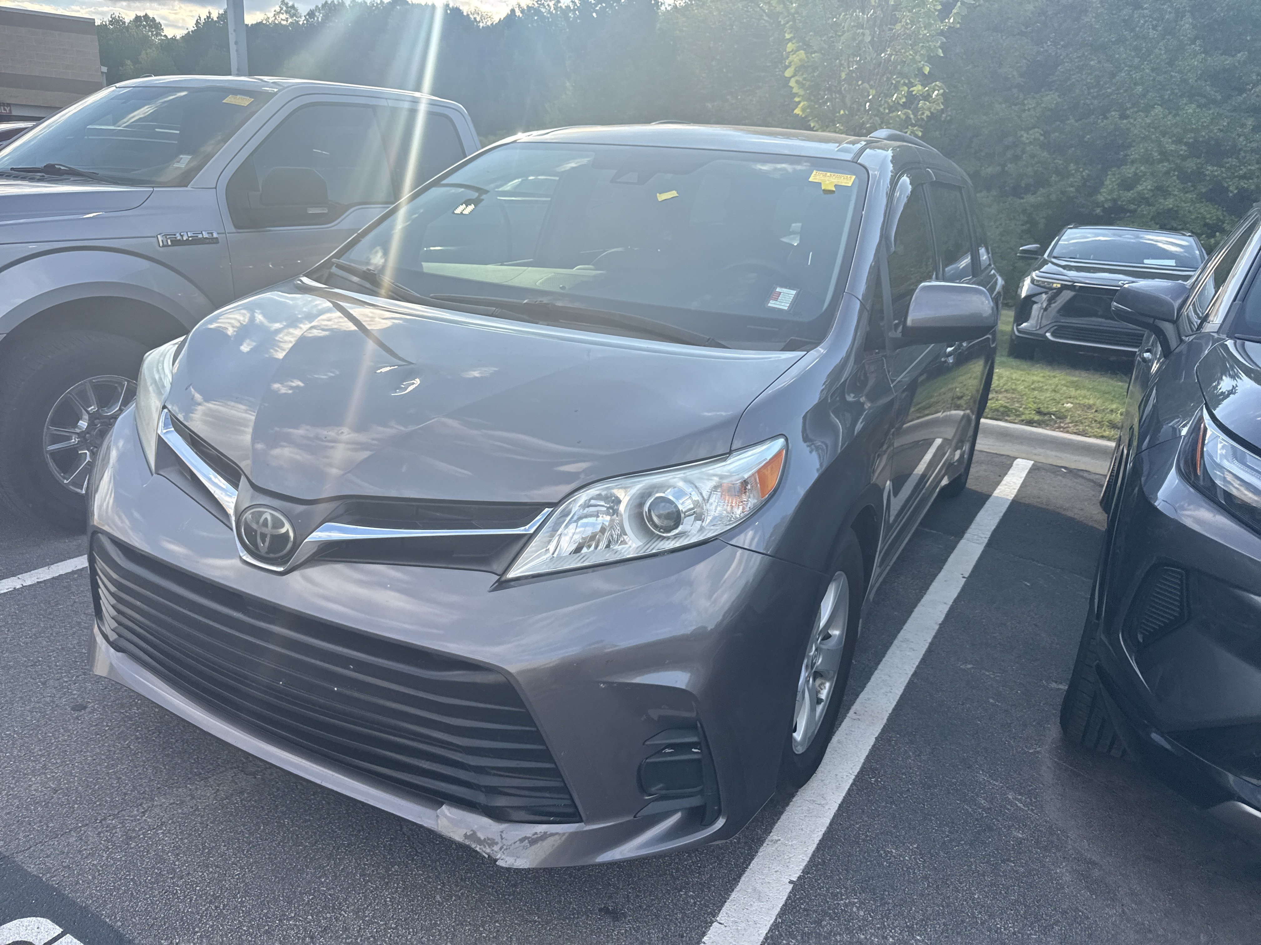 Used 2019 Toyota Sienna LE FWD image 36