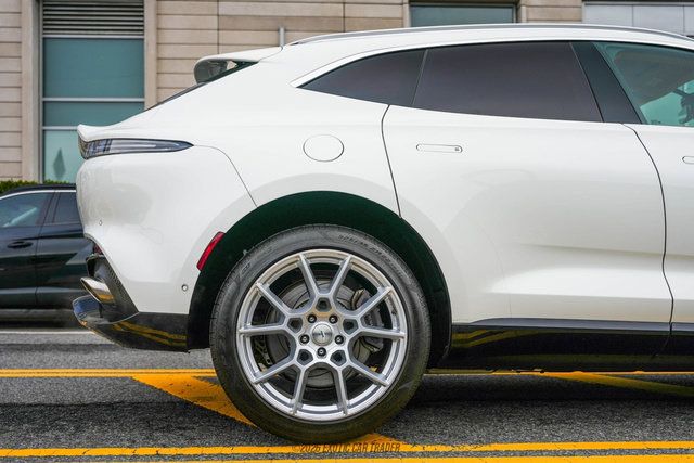 Used 2021 Aston Martin DBX AWD/4WD image 10