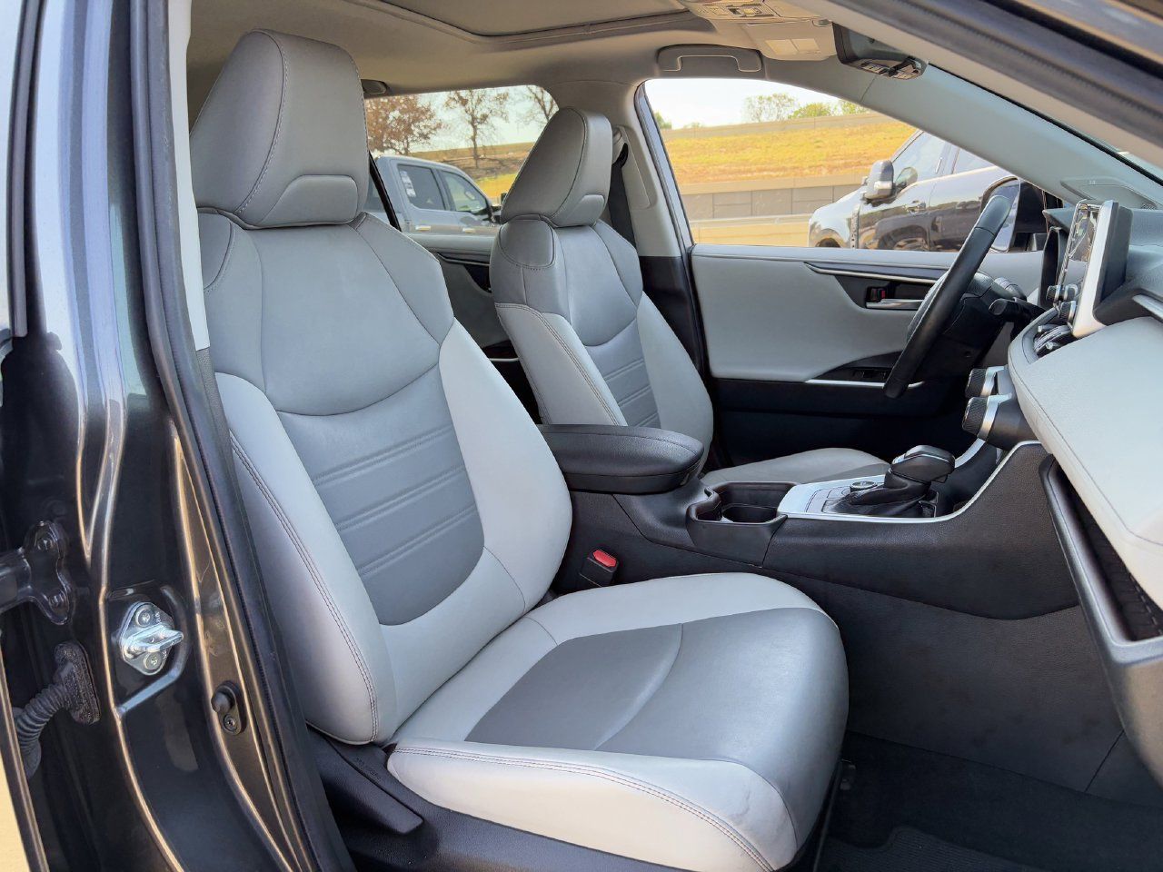 Used 2021 Toyota RAV4 Limited AWD/4WD image 32