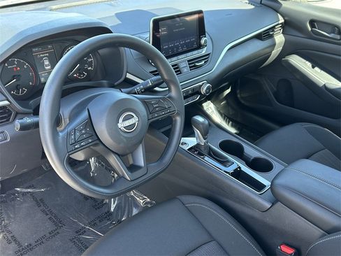 Used 2025 Nissan Altima 2.5 S image 14