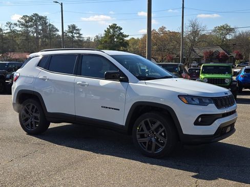 New 2026 Jeep Compass Latitude image 4