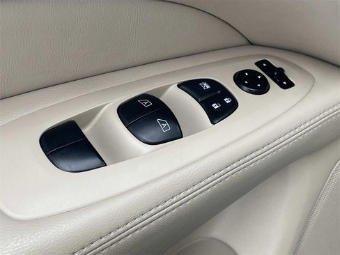 Used 2014 Nissan Pathfinder SL image 21