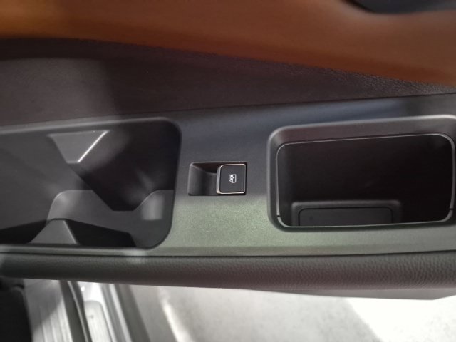 Certified 2025 Nissan Pathfinder Platinum FWD image 25