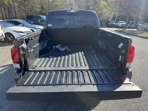 Used 2023 Toyota Tacoma SR5 w/ Technology Package image 8