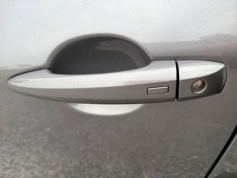 Used 2021 Nissan Rogue SV w/ Premium Package image 13