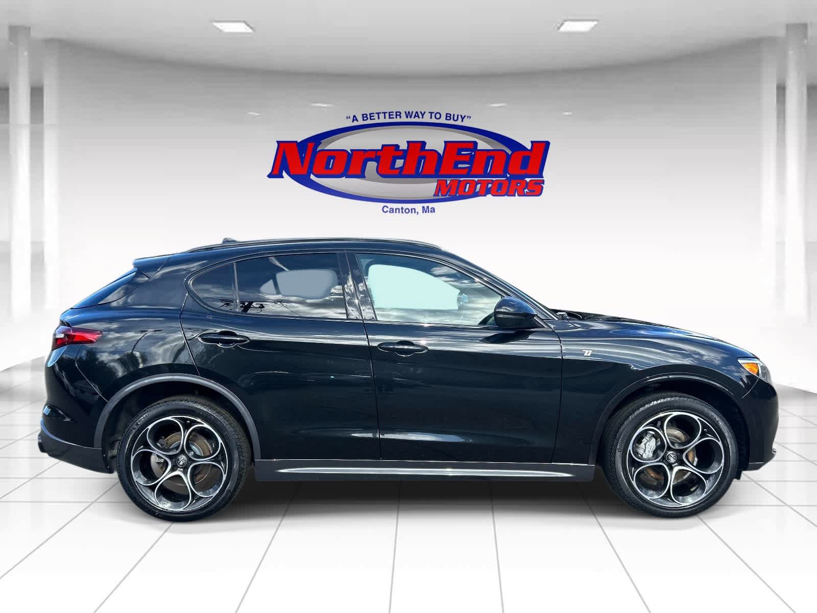 Used 2023 Alfa Romeo Stelvio Ti AWD/4WD image 2
