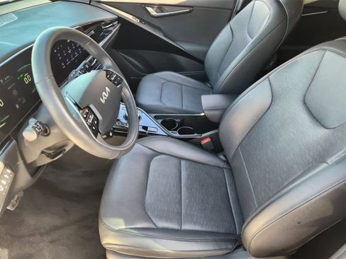 Used 2023 Kia Niro SX Touring image 13