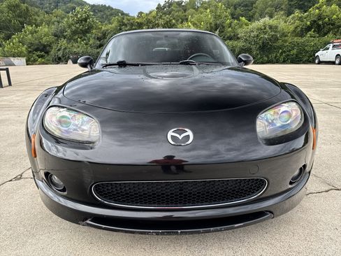 Used 2008 MAZDA MX-5 Miata Grand Touring w/ Premium Pkg RWD image 2
