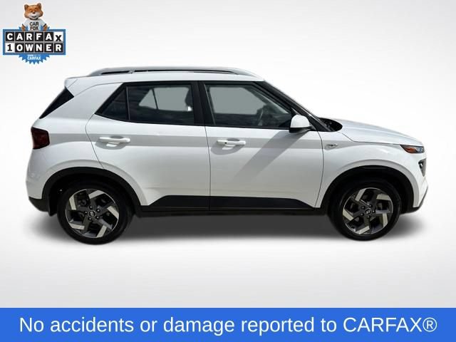 Used 2025 Hyundai Venue SEL FWD image 2
