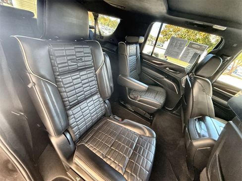 Used 2023 Cadillac Escalade ESV Sport Platinum image 26
