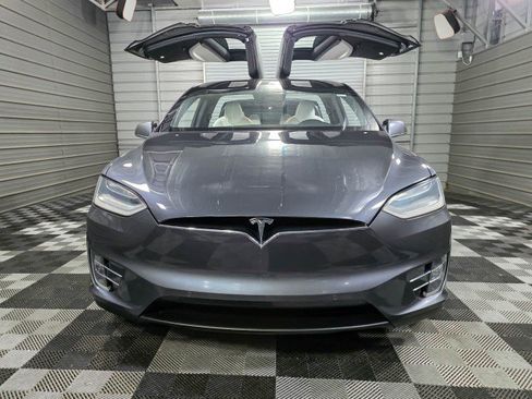 Used 2020 Tesla Model X image 3
