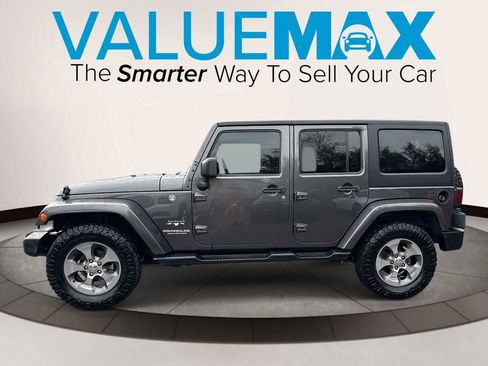 Used 2017 Jeep Wrangler Unlimited Sahara w/ Max Tow Package image 7