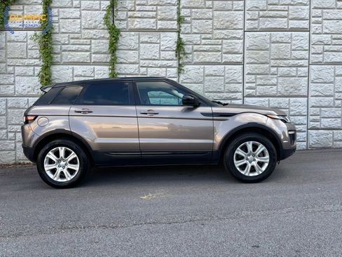 Used 2017 Land Rover Range Rover Evoque SE image 8