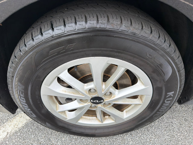 Used 2024 Kia Carnival LX FWD image 11