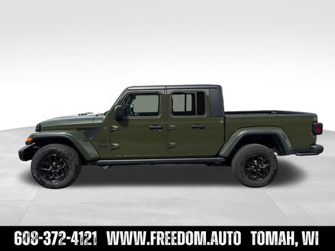 Used 2023 Jeep Gladiator Sport AWD/4WD image 2
