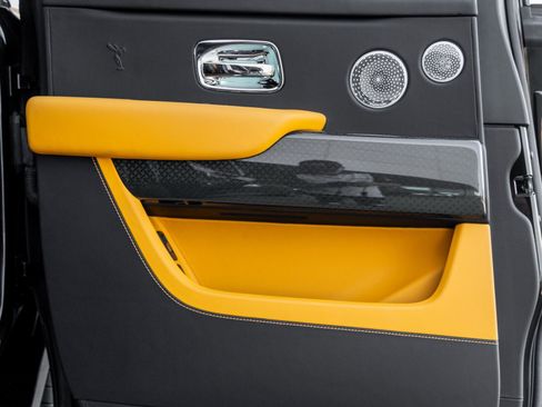 Used 2023 Rolls-Royce Cullinan Black Badge w/ Dark Exterior Package image 34