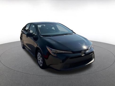 Used 2025 Toyota Corolla LE FWD image 3