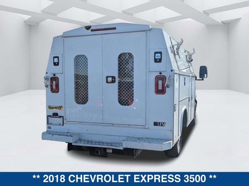 Used 2018 Chevrolet Express 3500 w/ Power Convenience Package image 4