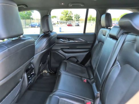 Used 2023 Jeep Grand Cherokee Altitude AWD/4WD image 12