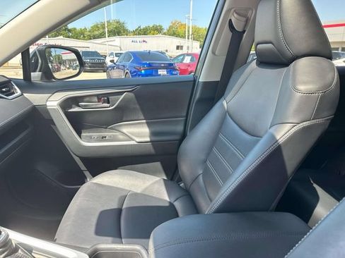 Used 2019 Toyota RAV4 XLE Premium FWD image 20