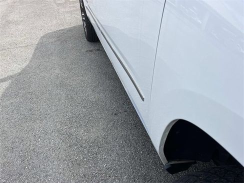 Used 2018 GMC Yukon XL Denali w/ Denali Ultimate Package image 10