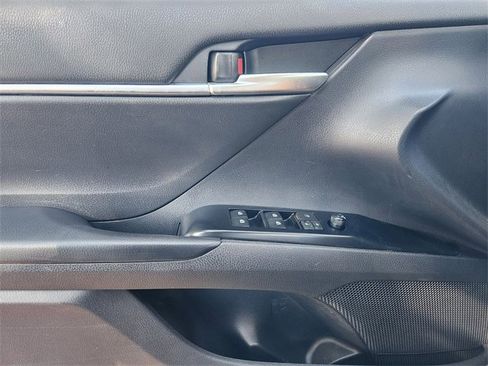Used 2019 Toyota Camry SE image 23