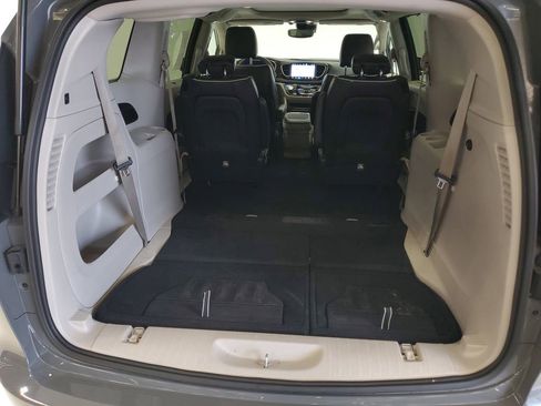 Used 2023 Chrysler Pacifica Limited image 26