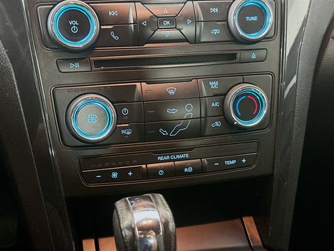 Used 2017 Ford Explorer XLT image 22