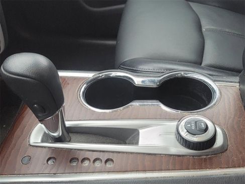 Used 2020 Nissan Pathfinder Platinum image 13