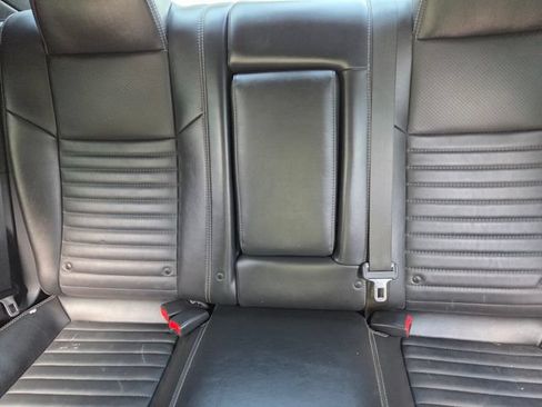Used 2014 Dodge Challenger SXT RWD image 6