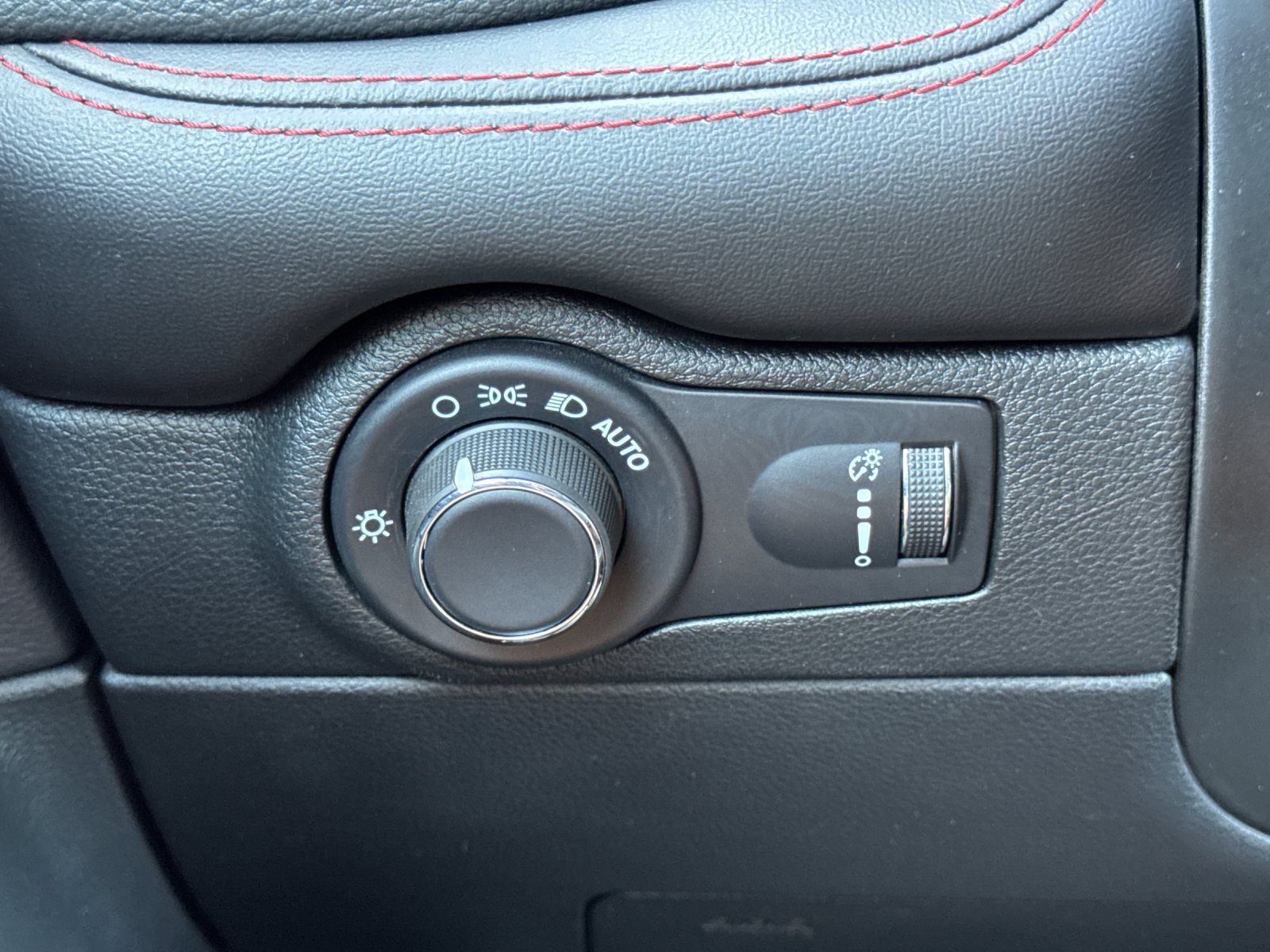 Used 2025 Dodge Durango GT AWD/4WD image 35