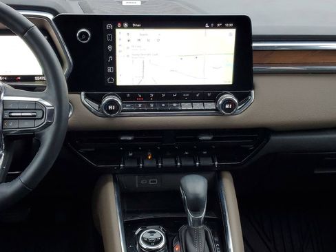 Used 2024 GMC Canyon Denali image 27