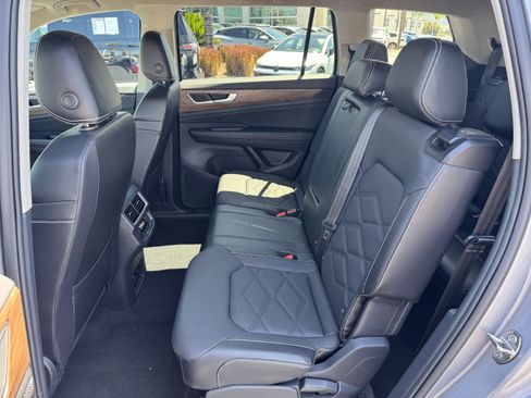 Used 2024 Volkswagen Atlas SE FWD image 30