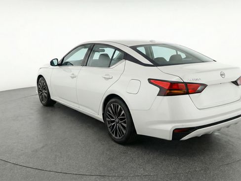 Used 2025 Nissan Altima 2.5 SV image 6