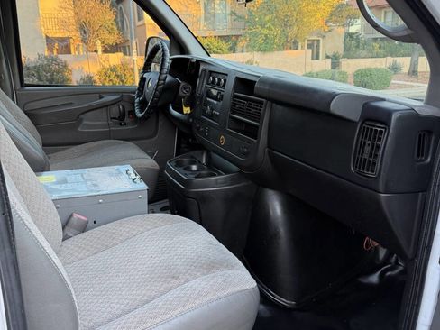 Used 2014 Chevrolet Express 2500 image 14