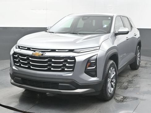 Used 2025 Chevrolet Equinox LT FWD image 4