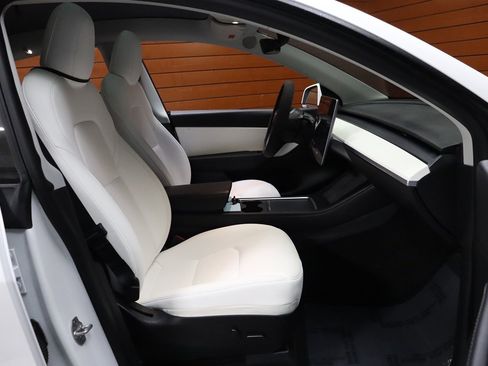 Used 2021 Tesla Model Y Long Range image 48