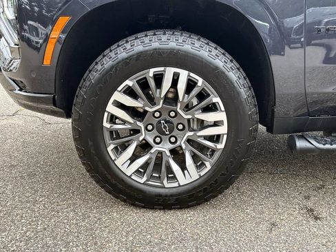 Used 2025 Chevrolet Tahoe Z71 AWD/4WD image 9
