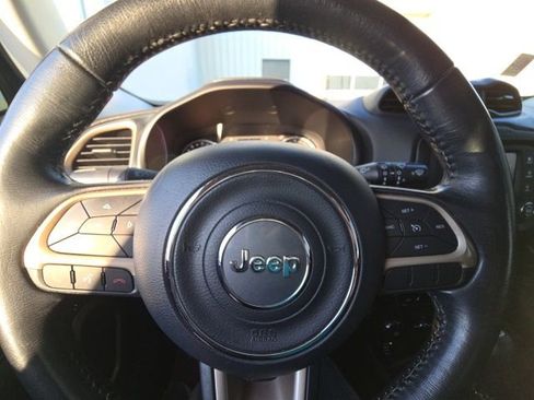 Used 2017 Jeep Renegade Latitude w/ Safety & Security Group image 4