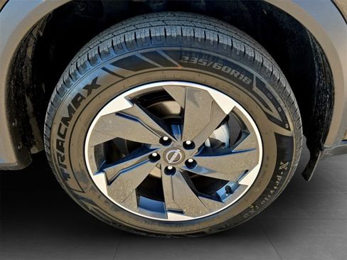 Used 2024 Nissan Rogue SV image 35