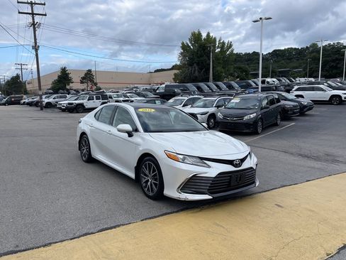 Used 2021 Toyota Camry XLE AWD/4WD image 6