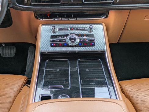 Used 2023 Lincoln Aviator Black Label w/ Class IV Trailer Tow Package image 23