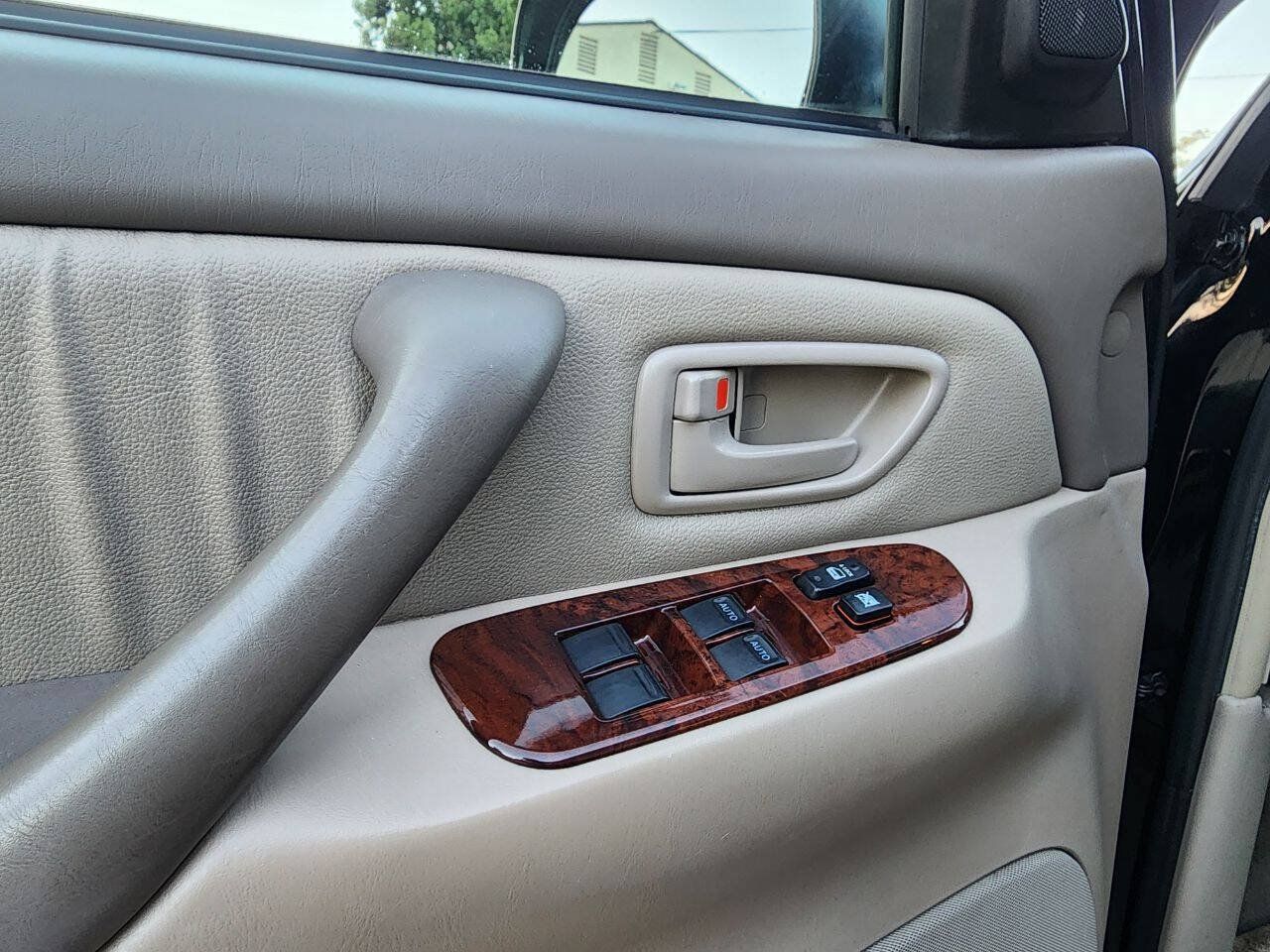 Used 2007 Toyota Sequoia Limited RWD image 22