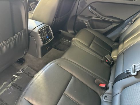 Certified 2026 Porsche Macan AWD/4WD image 14