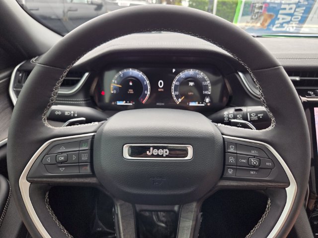 Used 2025 Jeep Grand Cherokee L Limited w/ Luxury Tech Group II AWD/4WD image 28