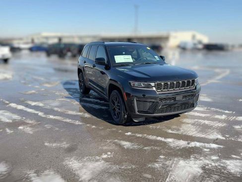 New 2026 Jeep Grand Cherokee Altitude image 17