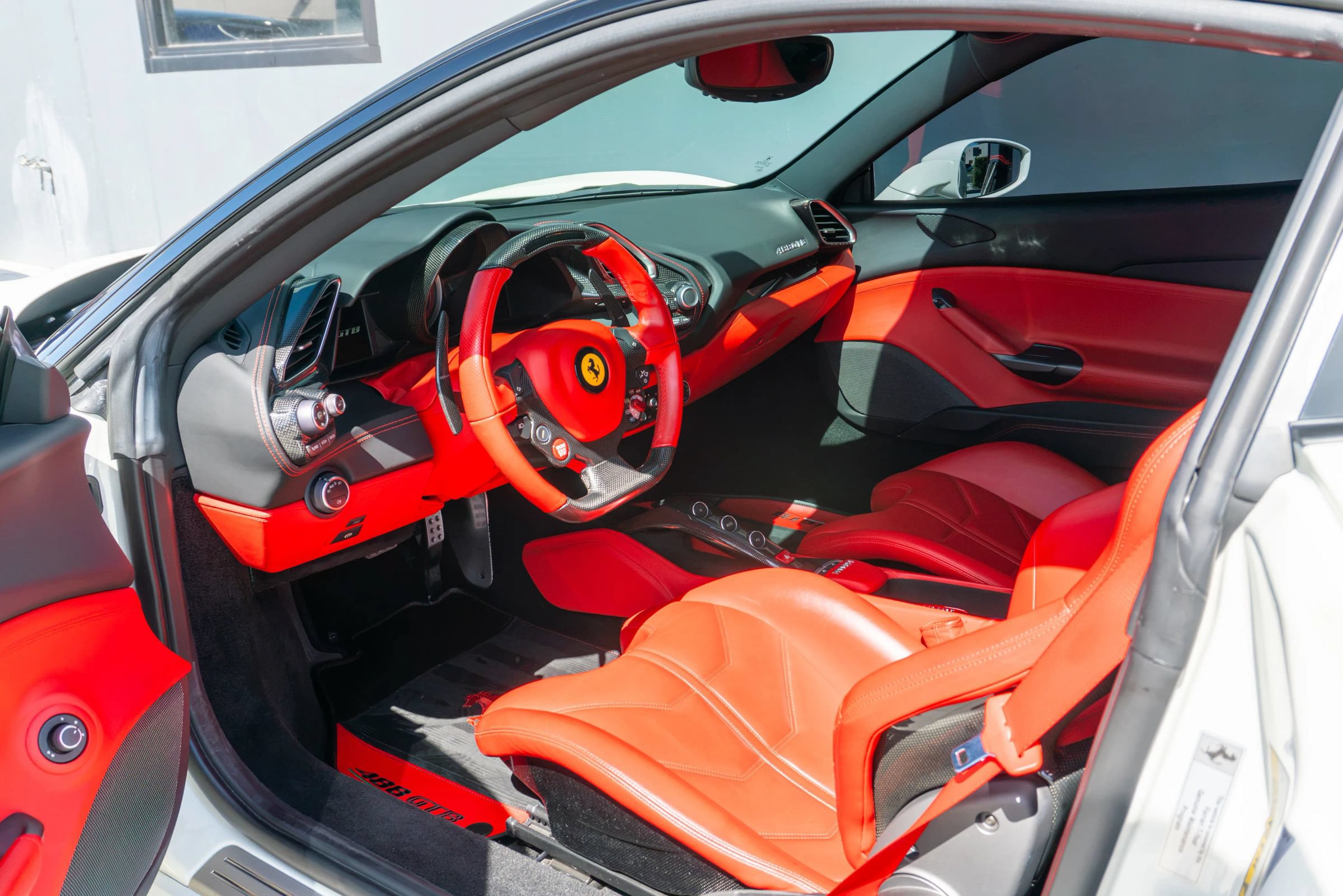 Used 2018 Ferrari 488 GTB RWD image 10